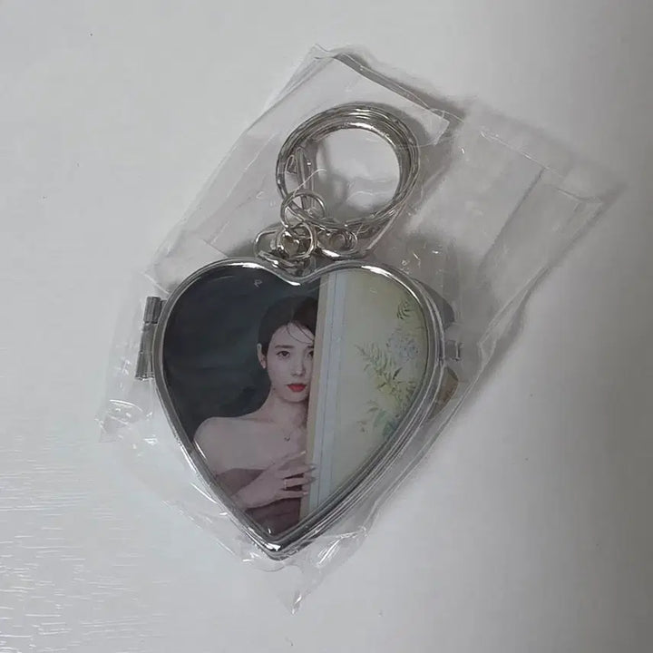 [BUNJANG] J.ESTINA IU Rocket Pendant Heart Keychain / 제이에스티나 아이유 로켓 펜던트 키링 하트 키링 새상품