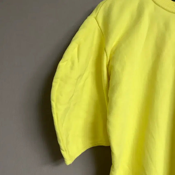 [BUNJANG] Yellow Sweatshirt T-shirt / 노란색 맨투맨 티셔츠 반팔티셔츠