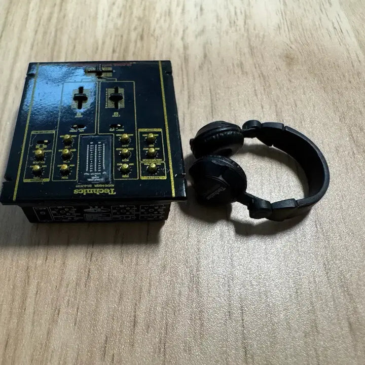 [BUNJANG] Technics SH-DJ1200 Turntable Mixer / [개봉] Technics 턴테이블 믹서 SH-DJ1200 헤드폰 가챠