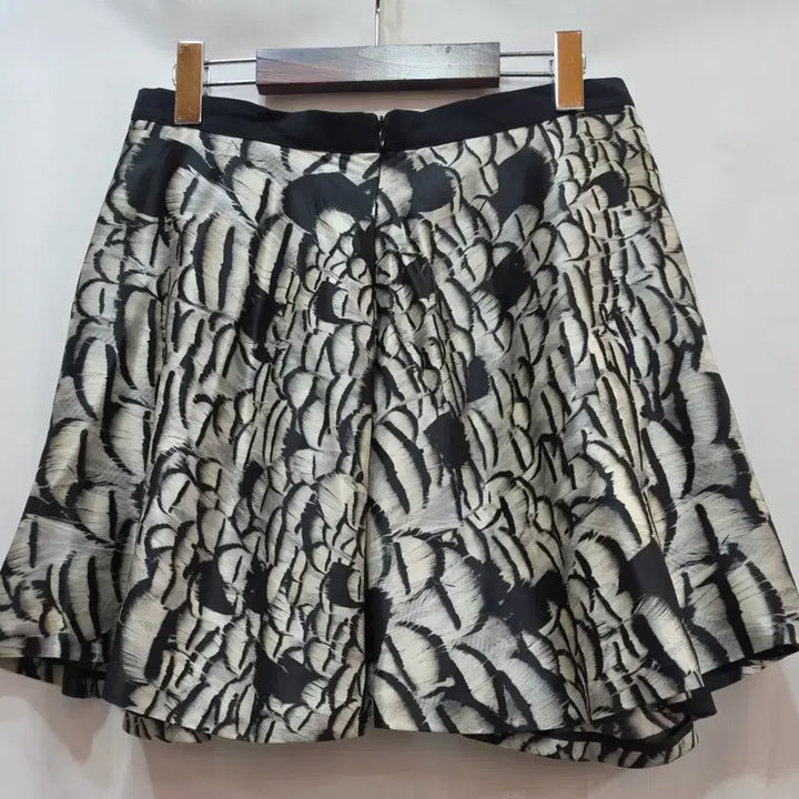 [BUNJANG] Neil Barrett Black &amp; White Feather Pattern Mini Skirt / (정품)닐바렛 블랙 화이트 깃털 패턴 스커트
