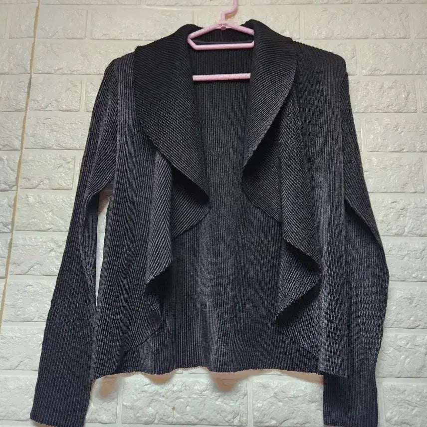[SOLD OUT] 스피치오 플리츠 블랙 가디건