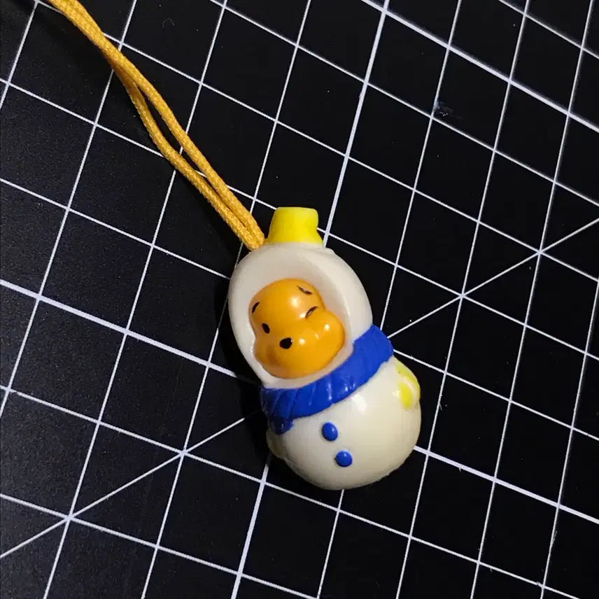 [BUNJANG] 2000s Winnie the Pooh Rubber Strap Snowman / 2000년대 곰돌이 푸 고무 스트랩 판매 눈사람