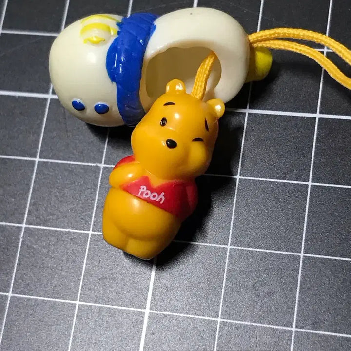 [BUNJANG] 2000s Winnie the Pooh Rubber Strap Snowman / 2000년대 곰돌이 푸 고무 스트랩 판매 눈사람