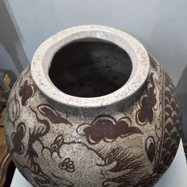 [BUNJANG] Large Song Dynasty Celadon Iron-Painted Dragon Jar (Height 45cm, Weight 12.8kg) / 초대형 송대 철화 용문 대단지 높이45cm무게12.8kg 판매자강추