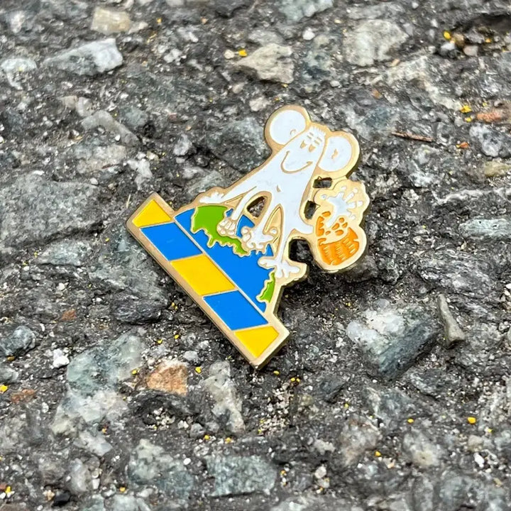 [BUNJANG] EARTH France Vintage Mouse Triangle Metal Pin Badge / EARTH 지구 마우스 트라이앵글 프랑스 빈티지뱃지 A177