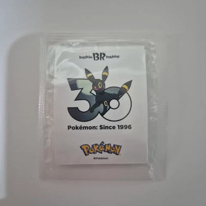 [BUNJANG] Baskin Robbins Pokemon 30th Anniversary Sticker (Umbreon) / 배스킨라빈스 포켓몬 30주년 띠부씰 (블래키)