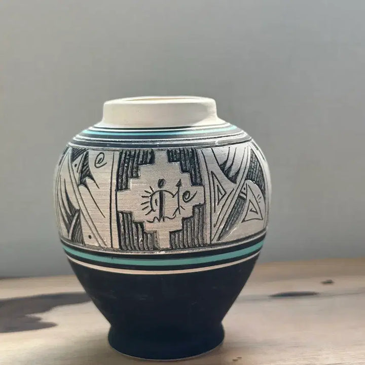 [BUNJANG] Lawrence Crank Huskeniene Navajo Pottery Vase 2001 / Lawrence Crank Huskeniene Navajo Pottery
