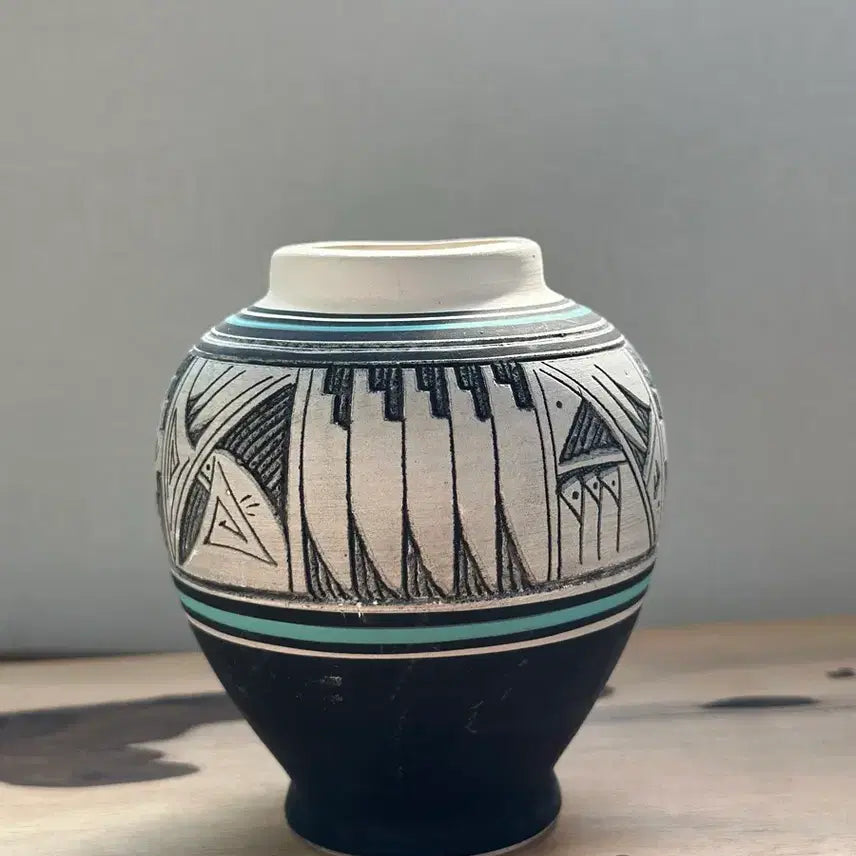 [BUNJANG] Lawrence Crank Huskeniene Navajo Pottery Vase 2001 / Lawrence Crank Huskeniene Navajo Pottery