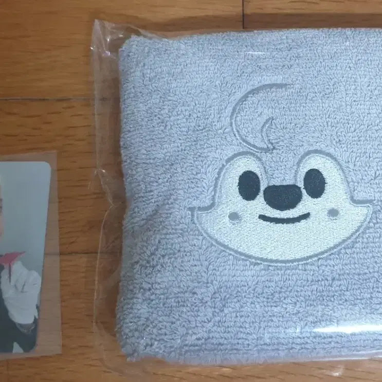 [BUNJANG] Stray Kids Bang Chan Fan Meeting Entrance Gift Towel + EAATW POB / 스트레이키즈 스키즈 팬미 입장 기프트 방찬 수건 + EAATW 특전