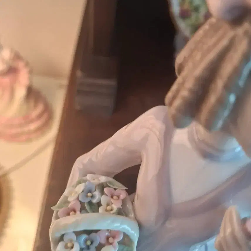 [BUNJANG] Yadro Girl with Flowers and Basket Statue / 야드로
