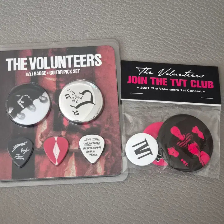 [BUNJANG] Yerin Baek The Volunteers Concert Pin Badge Guitar Pick MD Bundle Set / 일괄) 백예린 더발룬티어스 핀뱃지 기타피크 콘서트 MD