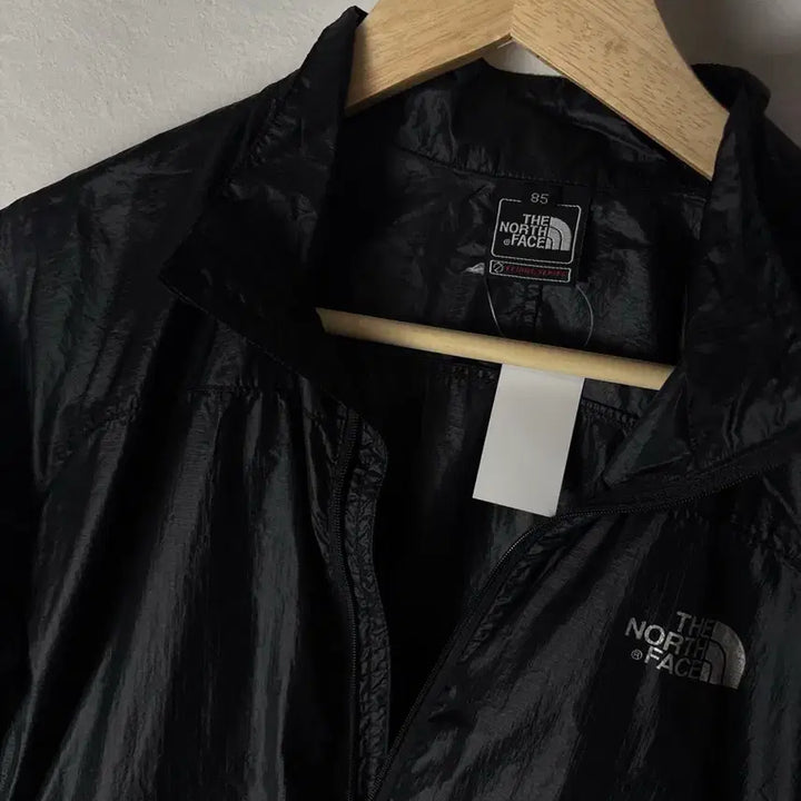 [SOLD OUT] 노스페이스 바람막이