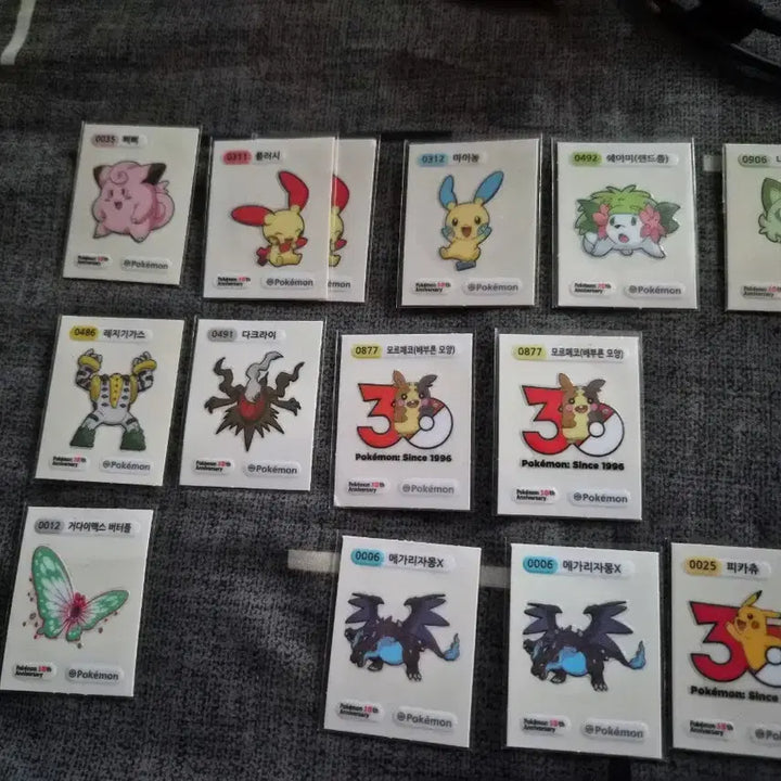 [BUNJANG] Pokemon 30th Anniversary 1st Generation Sticker Set (Raichu, Bulbasaur) / 판매 30주년 시즌5 아트웍 1세대 띠부씰 띠부띠부씰 포켓몬 라이츄