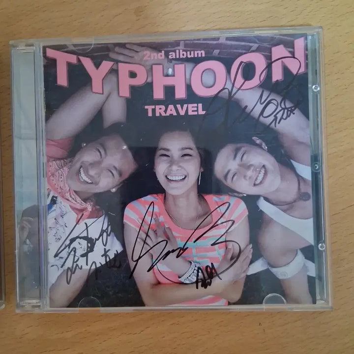 [BUNJANG] Sechs Kies 1st Album &amp; Typhoon 2nd Album Bundle Set with Rare Autographs / 일괄 희귀 싸인반 쎄쎄쎄 1집 / Typhoon 2집 CD