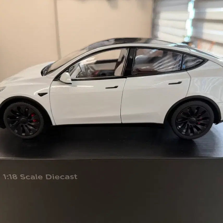 [BUNJANG] 1:18 Scale Model Y Diecast (White) / 1:18 Model Y 다이캐스트(화이트)