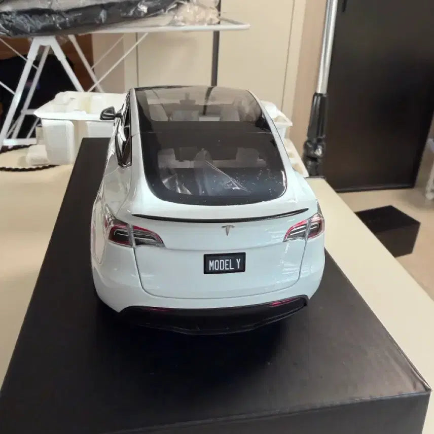 [BUNJANG] 1:18 Scale Model Y Diecast (White) / 1:18 Model Y 다이캐스트(화이트)