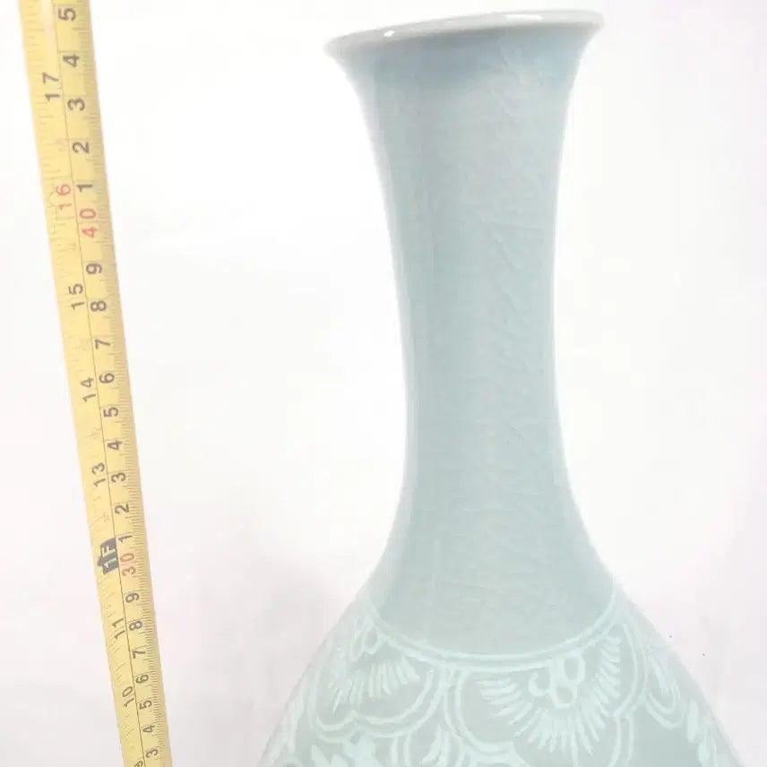 [BUNJANG] Goryeo Celadon Inlaid Crane and Cloud Motif Vase / 청자 상감 운학문 매병