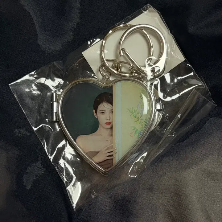 [BUNJANG] IU x J.ESTINA Rocket Pendant Keyring / 아이유 제이에스티나 로켓 펜던트 키링