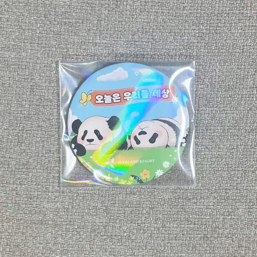 [BUNJANG] Aibao / Lu Hui Limited Edition Enamel Pins / 에버랜드 아이바오 / 루이후이 뱃지 판매