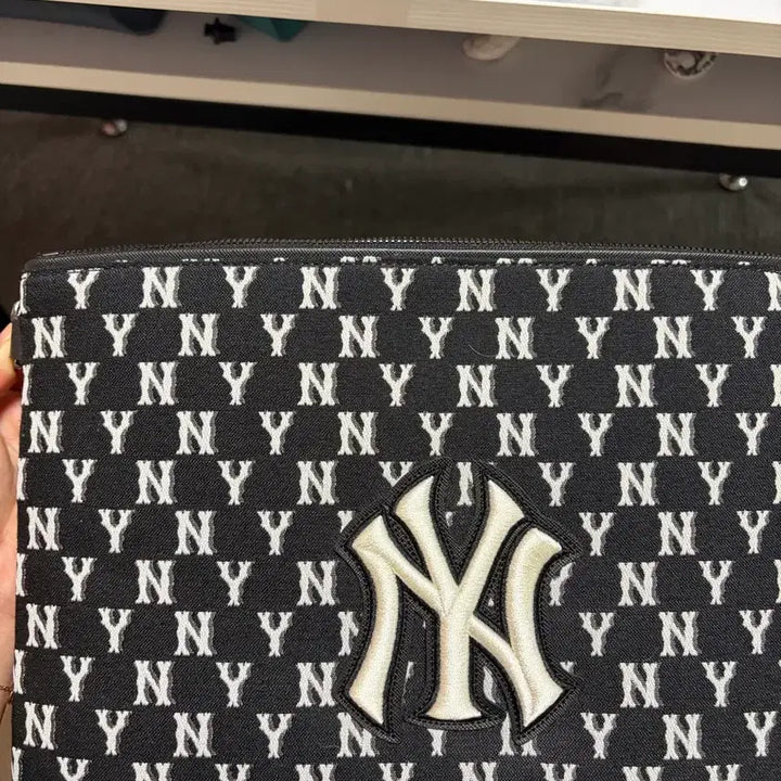 [BUNJANG] MLB New York Yankees Logo Pattern Clutch Bag / MLB 뉴욕 양키스 로고 패턴 클러치