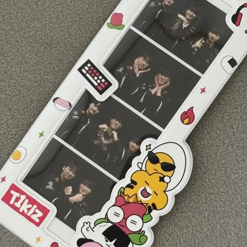 [BUNJANG] T1kz 2026 Net Cut Photo &amp; Holder Set / 새상품 2026 t1kz 티원 네컷 사진&amp;홀더