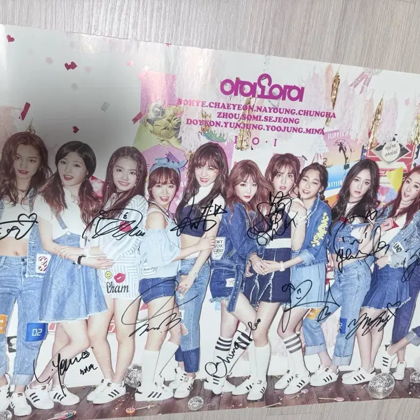 [BUNJANG] I.O.I Autographed Poster / 아이오아이 사인 포스터