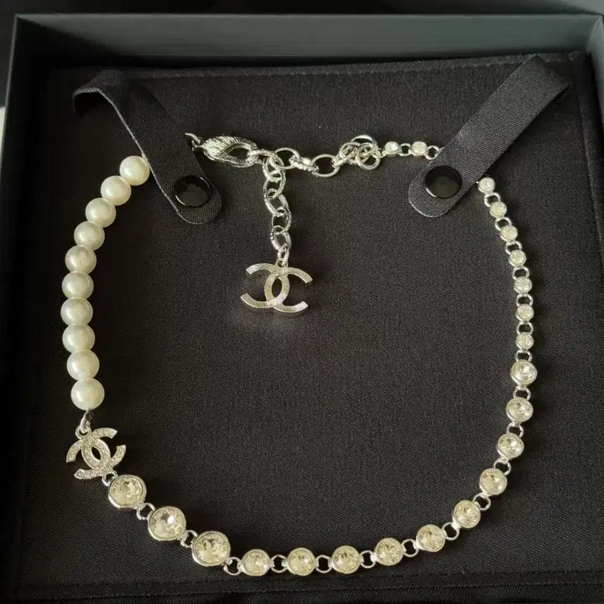 [BUNJANG] Chanel Pearl Cubic CC Logo Necklace / 샤넬 진주 목걸이 큐빅 CC로고