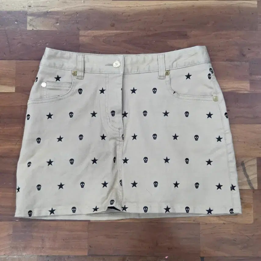 [BUNJANG] Mark &amp;ロナ Golf Skirt Beige Skull &amp; Star Pattern 26 Inch / 마크앤로나 치마 26인치