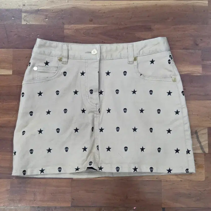 [BUNJANG] Mark &amp;ロナ Golf Skirt Beige Skull &amp; Star Pattern 26 Inch / 마크앤로나 치마 26인치