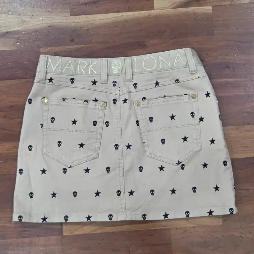 [BUNJANG] Mark &amp;ロナ Golf Skirt Beige Skull &amp; Star Pattern 26 Inch / 마크앤로나 치마 26인치