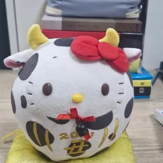 [BUNJANG] Sanrio Hello Kitty Year of the Ox Daruma Doll / 2021 산리오 헬로 키티 소띠 달마 다루마 인형
