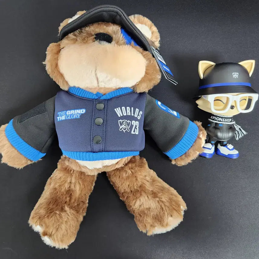 [BUNJANG] League of Legends 2023 Worlds Teemo Figure &amp; Tibbers Plush Bundle Set / 급처)2023 월즈 롤드컵 한정판 굿즈 티모 피규어/티버 인형 일괄판매