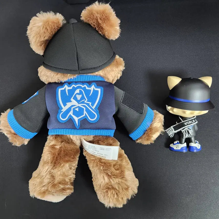 [BUNJANG] 2023 Worlds LoL Championship Limited Edition Teemo Figure/T-Behr Plush Bundle Set / 2023 월즈 롤드컵 한정판 굿즈 티모 피규어/티버 인형 일괄판매