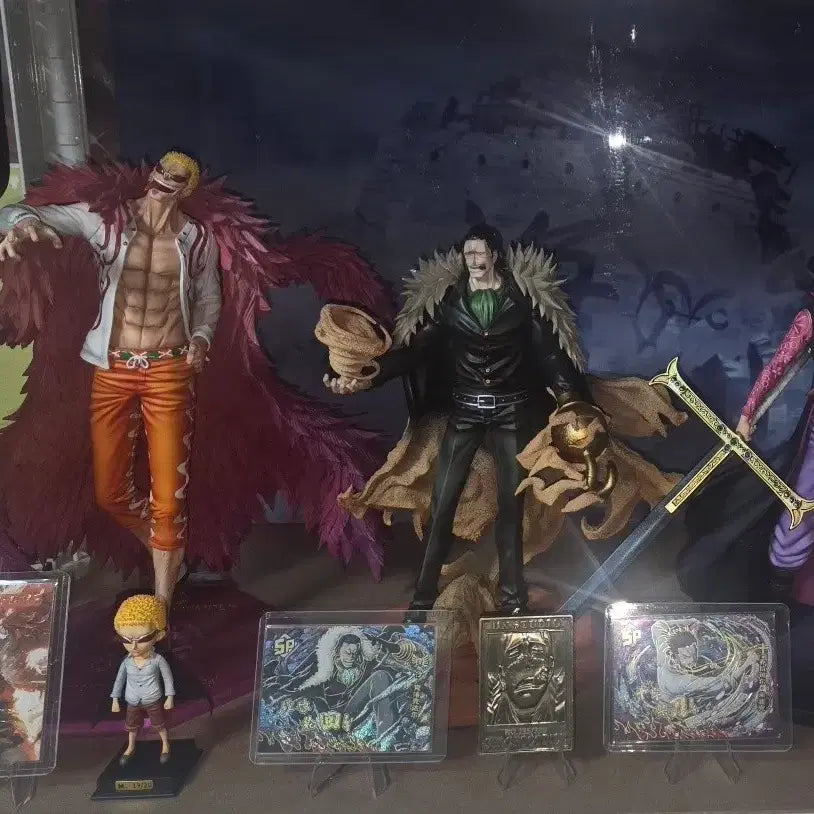 [BUNJANG] One Piece Mihawk, Doflamingo, Crocodile Resin Figures / 미호크 도플라밍고 크로커다일 원피스 레진 팝니다.