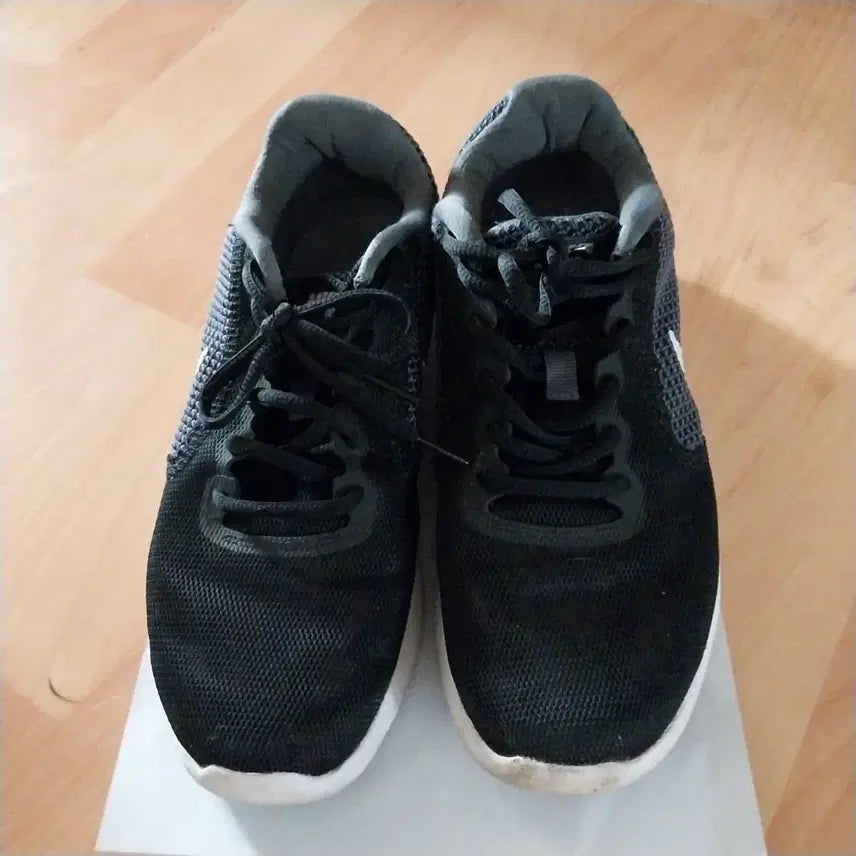 [BUNJANG] Nike Revolution 5 Black/White Sneakers / 나이키 레볼루션 5 검흰 운동화