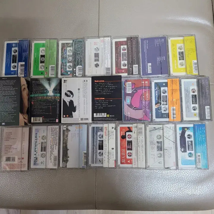 [BUNJANG] 90s Cassette Tape Collection with Autographed Album / 90년대 카세트 테이프 모음.
