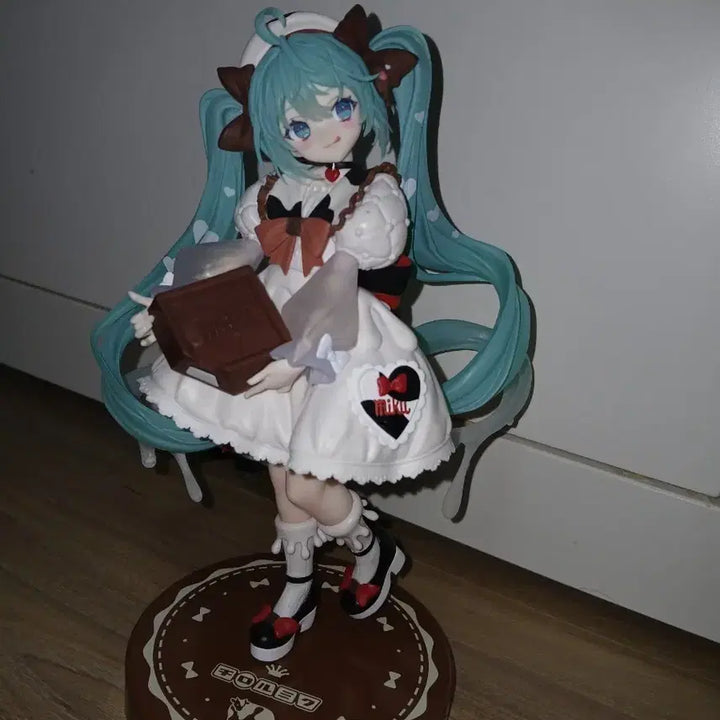 [BUNJANG] Miku Chocolate Tirol Figure / 미쿠 초코 티롤 피규어