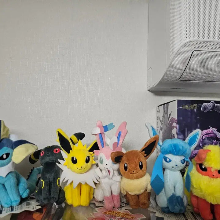 [BUNJANG] Pokemon Center Osuwari Eevee Series Set of 9 Limited Edition Plush Dolls / 포켓몬센터 희귀한정 오스와리 이브이 시리즈 인형 9마리