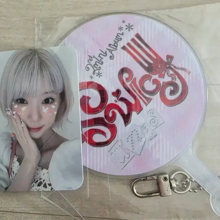 [BUNJANG] UNIQ Level Studio KotoKoto Photocard Bundle with Keyring and Fan / 유니스 공방 포카 코토코 일괄 +키링 부채 양도