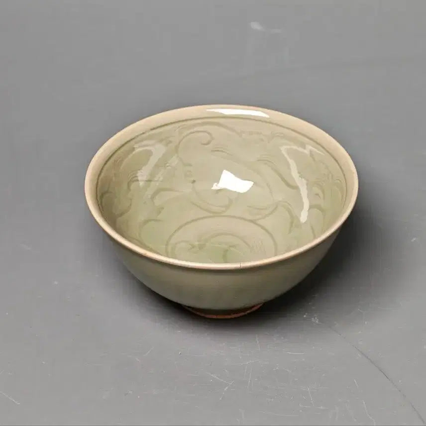 [BUNJANG] Early Qing Dynasty Celadon Porcelain Bowl with Incised Floral Motif / [진품] 청나라 초기 출토품 용천요 음각당초문 완 중국도자기 골동품