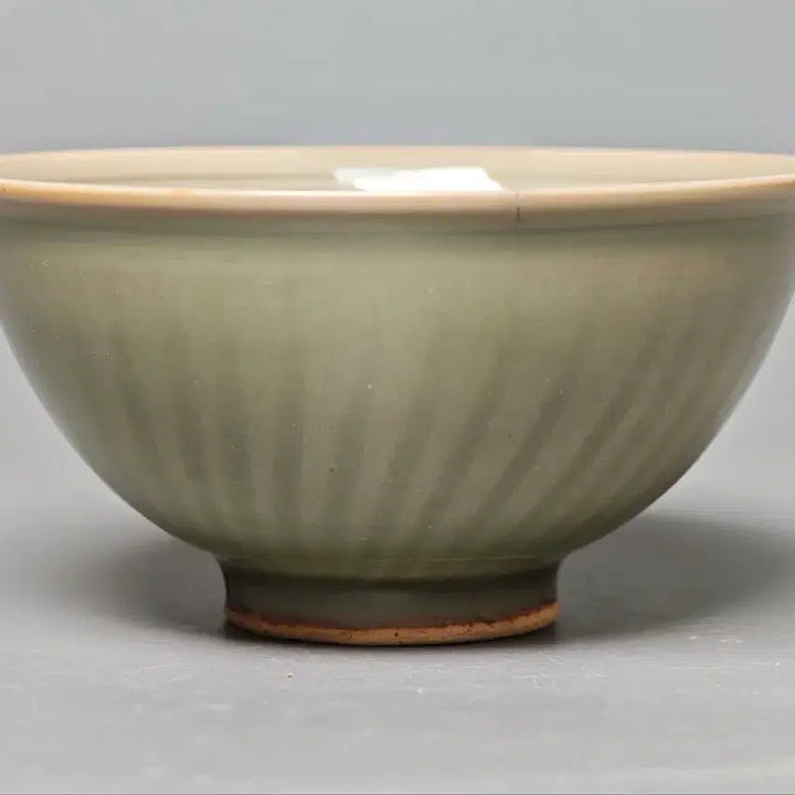 [BUNJANG] Early Qing Dynasty Celadon Porcelain Bowl with Incised Floral Motif / [진품] 청나라 초기 출토품 용천요 음각당초문 완 중국도자기 골동품