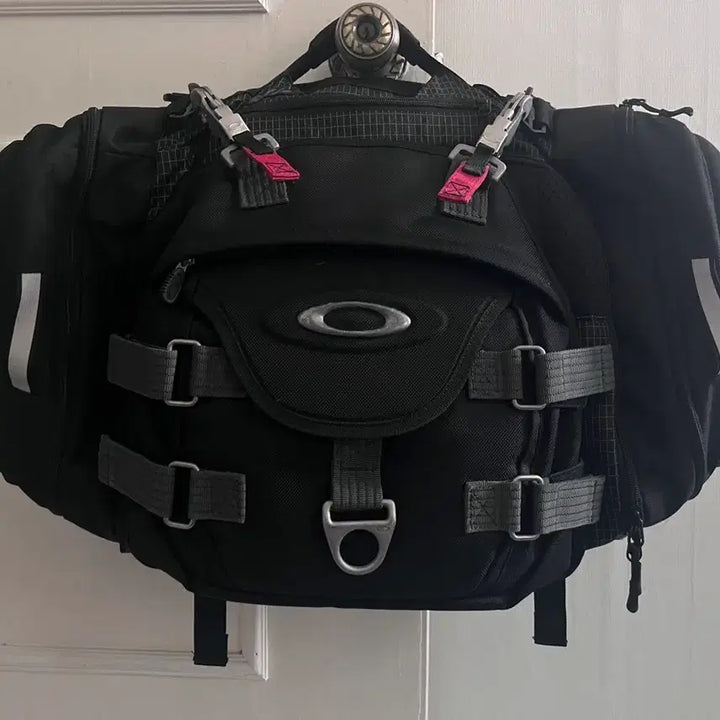[BUNJANG] Oakley Link Duffle Bag with AP Tactical Roller Bag Clip / Oakley link Duffle bag + AP tactical 롤러