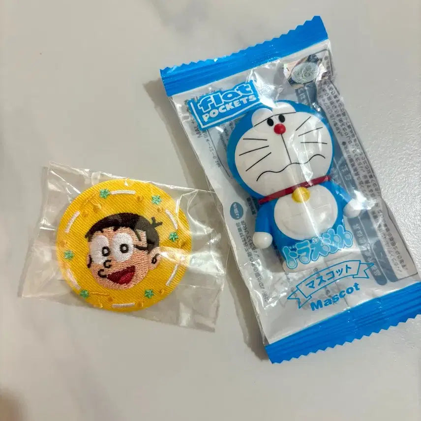 [BUNJANG] Doraemon Figure &amp; Nobita Wappen Keyring Set / 도라에몽 피규어 + 노진구 와펜 키링 세트