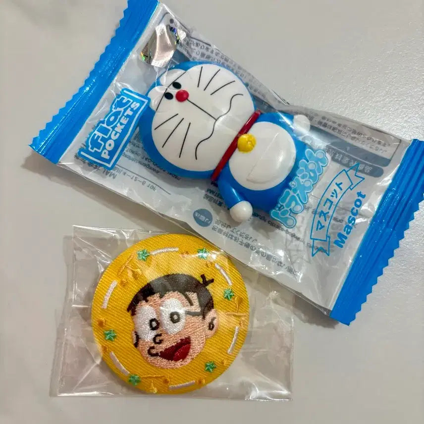 [BUNJANG] Doraemon Figure &amp; Nobita Wappen Keyring Set / 도라에몽 피규어 + 노진구 와펜 키링 세트