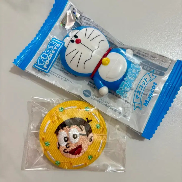 [BUNJANG] Doraemon Figure &amp; Nobita Wappen Keyring Set / 도라에몽 피규어 + 노진구 와펜 키링 세트