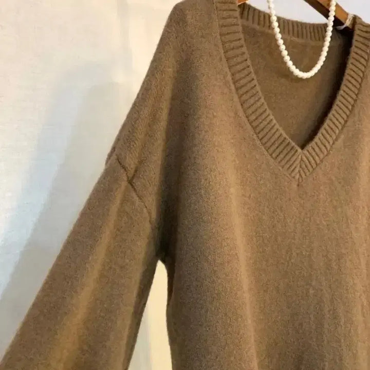 [BUNJANG] Brown V-Neck Knit Sweater / 브라운 브이넥 니트 스웨터