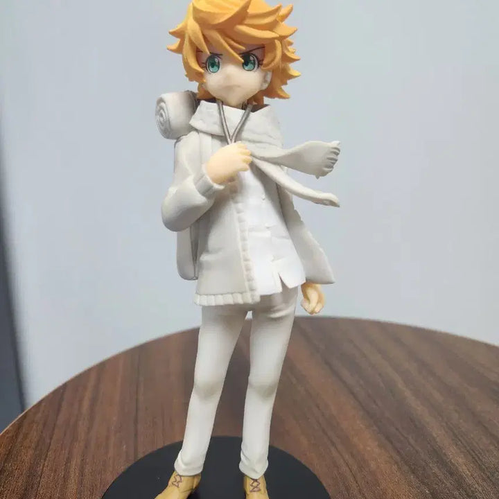 [BUNJANG] The Promised Neverland Emma Figure / 약속의 네버랜드 엠마 피규어