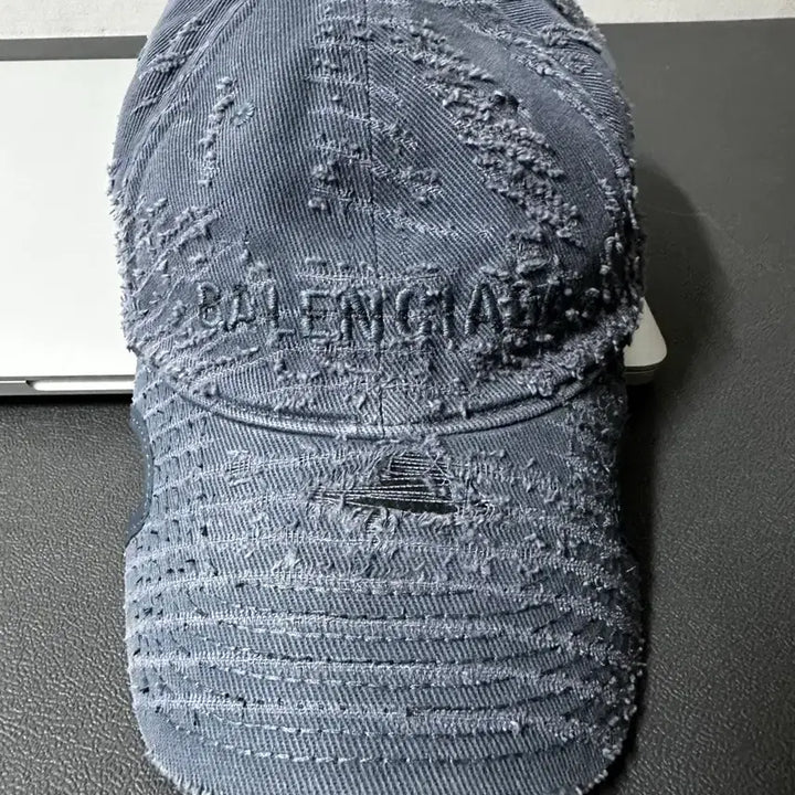 [BUNJANG] Balenciaga Notched Lazer Distressed Baseball Cap / 발렌시아가 노치드 레이져 디스트로이드 볼캡