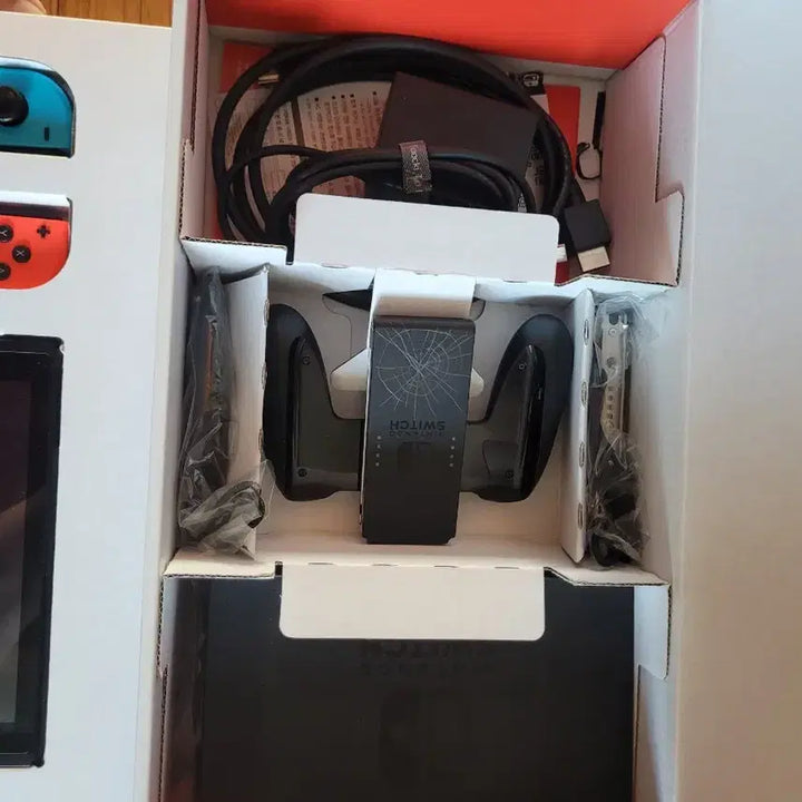 [BUNJANG] Nintendo Switch Gen 1 (Battery Improved) Console with Extra Joy-Cons and Accessories / 닌텐도스위치 1 베터리개선판 +악세+추가조이콘 팝니다