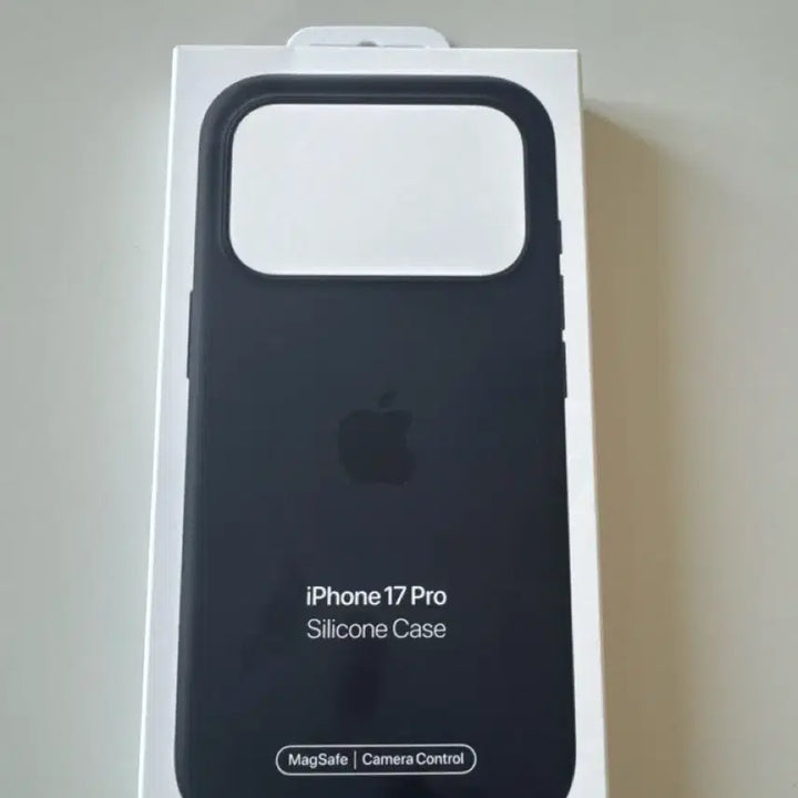 [BUNJANG] Apple iPhone 17 Pro Silicone Case Black / 애플 정품 아이폰17 프로  실리콘 케이스 블랙